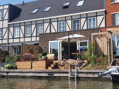 Spacious Holiday Home in Alkmaar with Garden