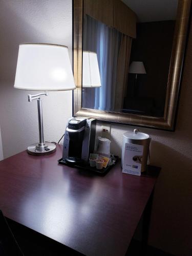 Holiday Inn Express Hotel & Suites Concordia US 81, an IHG Hotel