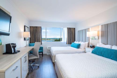 Double Room with Two Double Beds and Harbor View