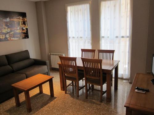 Apartamentos Valencia - image 2