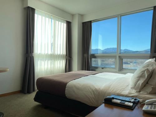 Standard Double Room with Mountain View