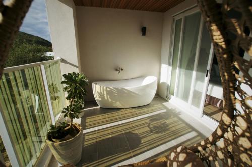 墾丁後灣 藍水軒海景民宿 in Checheng Township