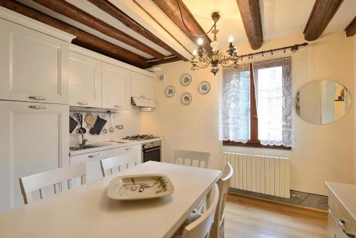 Venezia Apartments - image 2