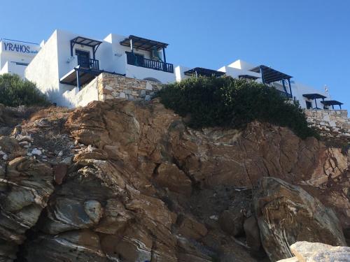  Vrahos Rooms - Studios in Alopronia