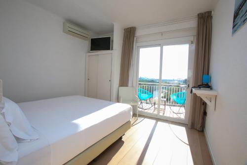 Double or Twin Room with Sea View