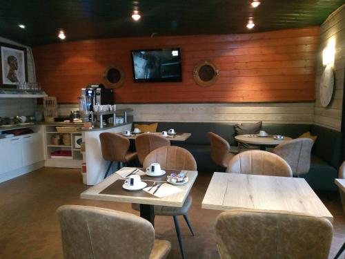 Közös társalgó / TV, Hotel Au Bout Du Monde in Saint-Renan