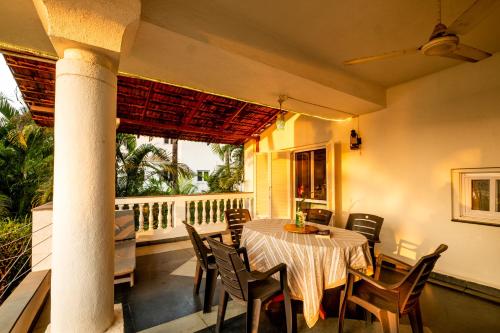 Villa Casablanca, River-touch 3bhk by the beach