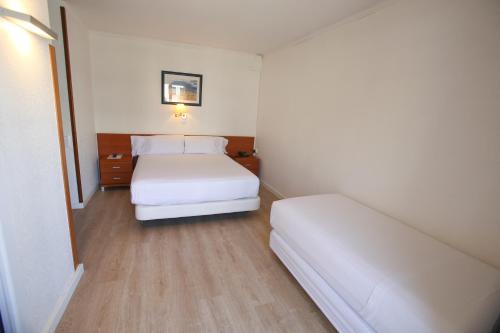 Triple room, partial sea view, 3 beds