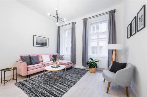 APTs in OLD TOWN PRAGUE by Michal&Friends, Praha (fotografie 3)