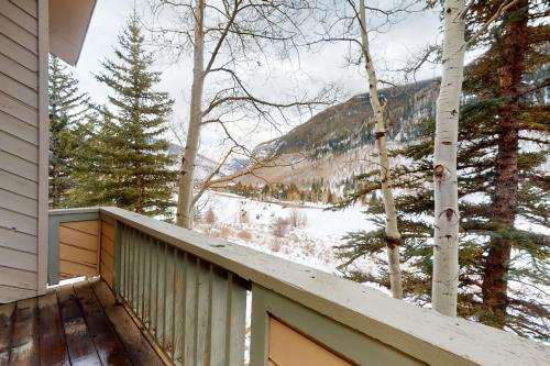 Spacious East Vail home with Amazing Mountain Views - main image