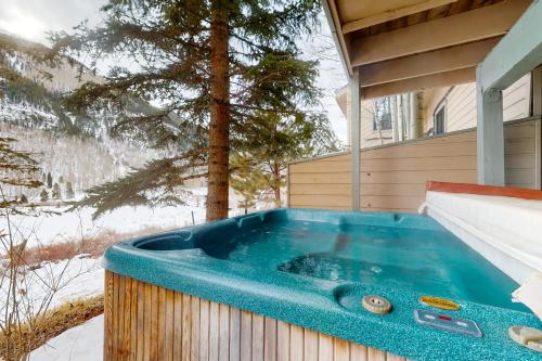 Spacious East Vail home with Amazing Mountain Views in Vail, USA