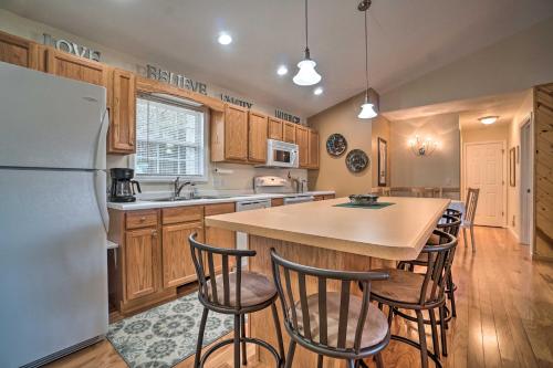 Retreat with Deck in Chattahoochee National Forest! - image 3