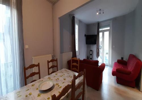 Meublé 2 chambres Wifi balcon 52m2 Centre La Bourboule 4