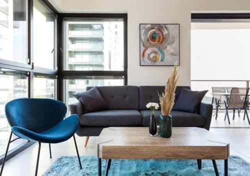 Kamar tidur, Modern Tower Apt w Spectacular Sea View l Mamad in Bat Yam