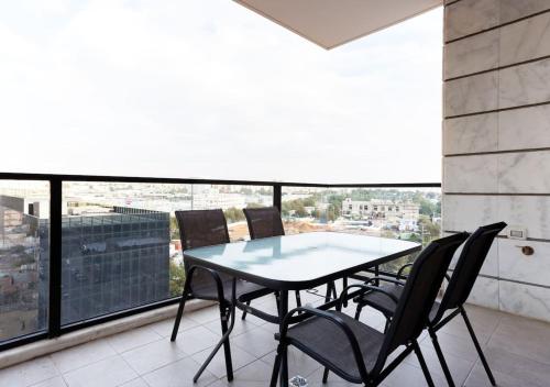 Balkon/teras, Modern Tower Apt w Spectacular Sea View l Mamad in Bat Yam
