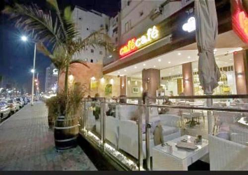 Restoran, Modern Tower Apt w Spectacular Sea View l Mamad in Bat Yam