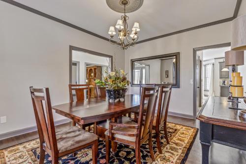 Facilities, 5BR With Movie & Game Rooms Near LakePoint PBR in Other