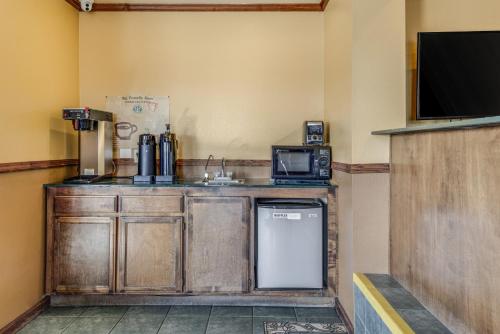 Americas Best Value Inn - Petaluma - main image