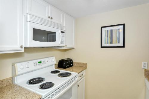 LaPlaya 101E-Relax on your private lanai under the palms!, Longboat Key (Foto 4)