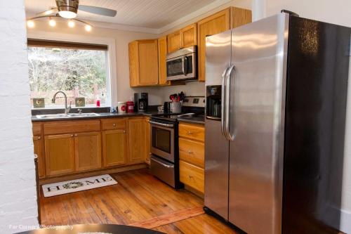 Kitchen, Candyland Cottage in Marion (NC)
