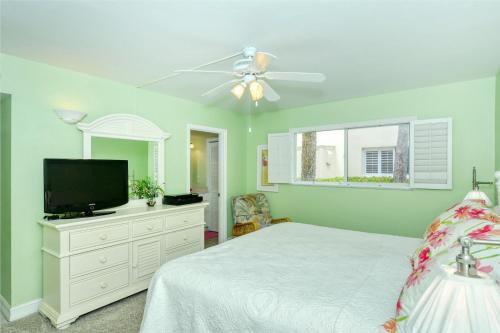 LaPlaya 103A Time to relax Enjoy the peaceful, private beach just a shells throw from your door thumb 3