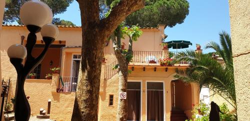 Casa con jardin a 30 metros de la playa. VL.