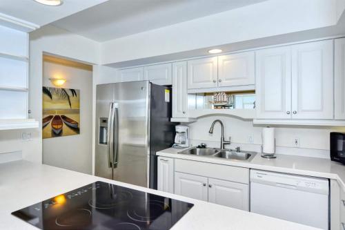 LaPlaya 109A Enjoy the balmy Gulf breezes in this corner end unit right on the beach - image 6