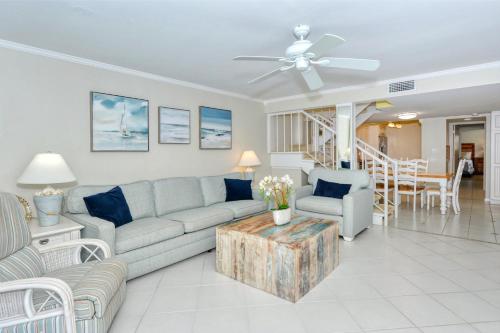 LaPlaya 205D Spectacular sunsets and sunbathing from your private Gulf front lanai or sundeck - main image