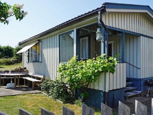 4 person holiday home in H n - Hönö