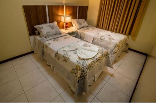 1 double bed, 2 twin beds