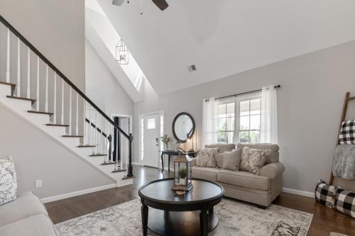 Explore Historic DT In This Cozy Open Air 5BR Stay secondary