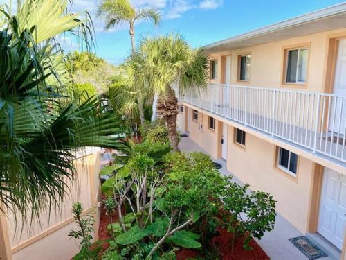 Buitenkant, Cozy Canaveral Beach Condo! Next to NASA Launch Site in Cape Canaveral