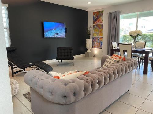 Executive Pool Resort Home 15 Min to Disney home - image 3