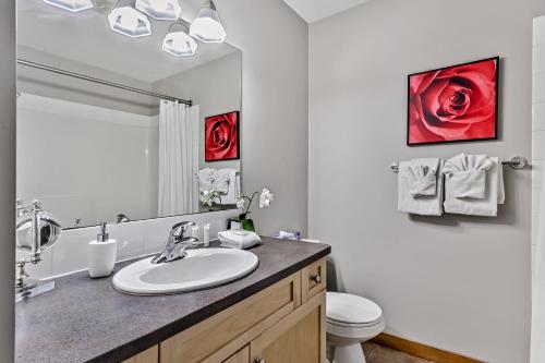 Fenwick Vacation Rentals Desirable 2 Bedroom Condo with Pool and Hottub