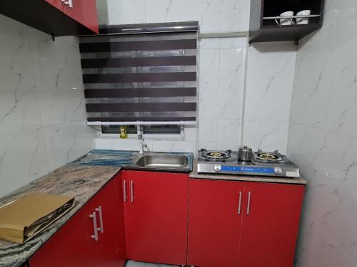 מטבח, ULOM 1condos apartment in אוורי