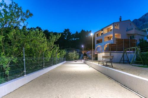  Apartments Fiona - away from city crowds in Makarska