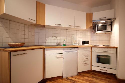 Apartment with Terrace image 10