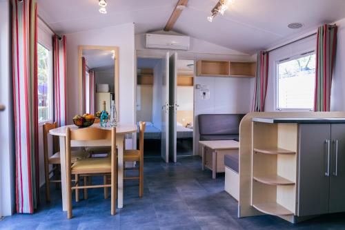 3 bedrooms, 6 beds