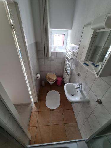 Bathroom, Hotel Zur Seerobbe in Cuxhaven