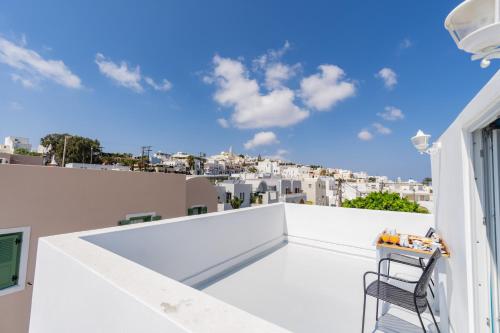 Central Fira Suites