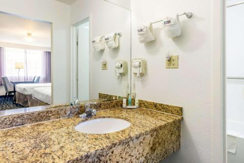 Quality Inn and Conference Center Tampa-Brandon