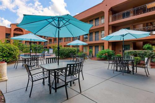 สระว่ายน้ำ, Quality Inn & Suites Jacksonville-Baymeadows in แจ็คสันวิลล์ (FL)