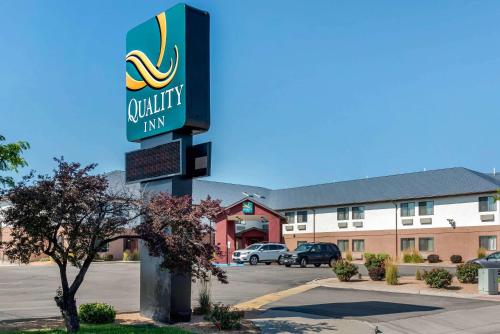 Quality Inn I-25 - Accommodation - Pueblo