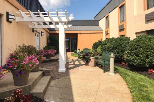 Clarion Hotel & Conference Center in Toms River, USA