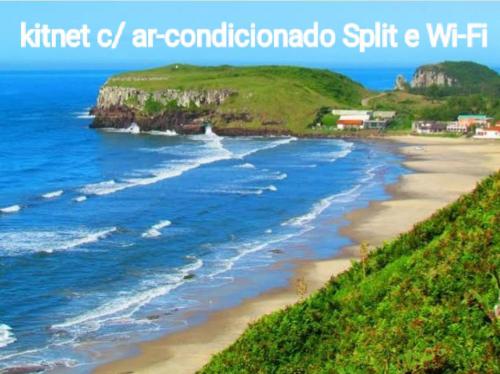 KITNET S2 em TORRES-RS - OTIMO CUSTO BENEFICIO na mais bela praia Gaucha - Cozinha - Banheiro - Ar c