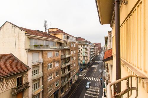 Lingotto Bright Apartment - Tap to explore photos