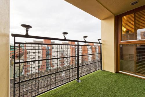 Stunning 3-Bed Apartment in Dublin 1 - image 8