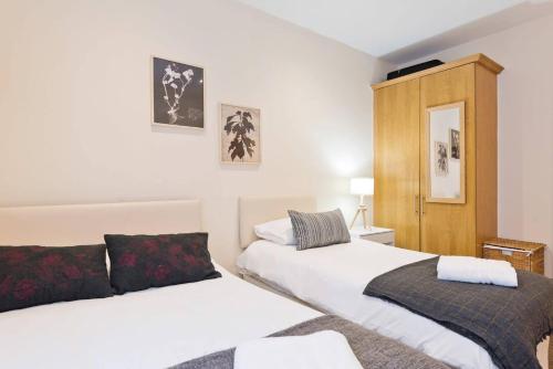 Captivating 2-Bed Apartment in Dublin 1 - image 3