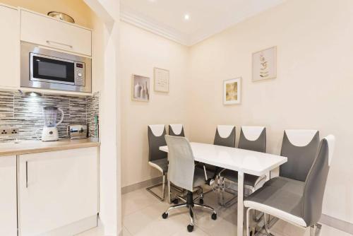 Captivating 2-Bed Apartment in Dublin 1 - image 7