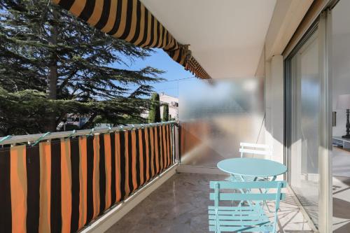 Nice 2br w balcony seaview and pool close to Marineland Antibes - Welkeys